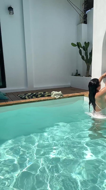 Egyptian big tit teen Linda gets bare on the beach_4dbf5f3f