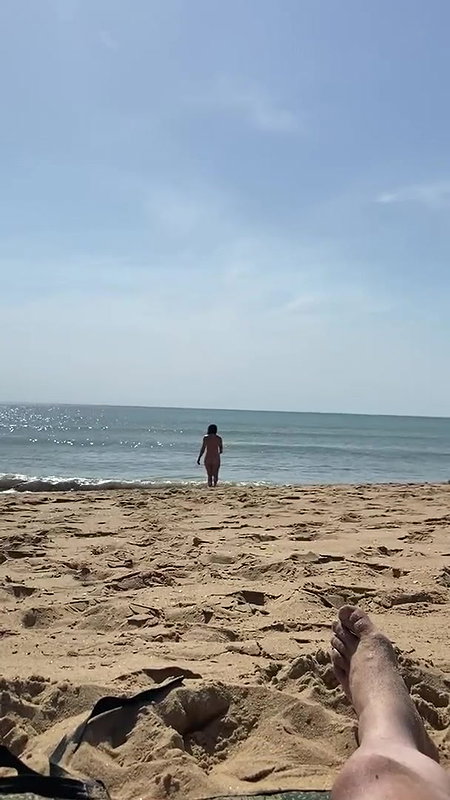 Splendid Babe Topless On The Beach_0efadd48