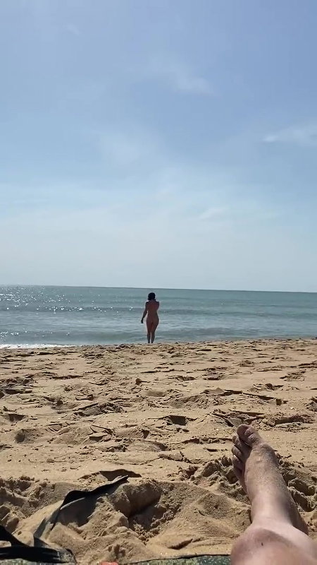 Splendid Babe Topless On The Beach_0efadd48