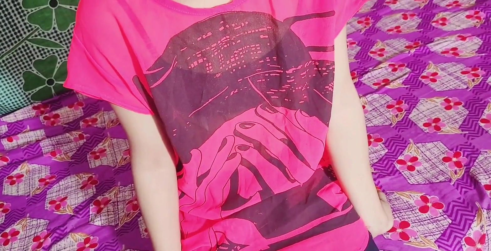 x Desi ladaki ne apane hi ghar par apane chacha ka lund muh me liya or Pani apane chut ke andar giraya.