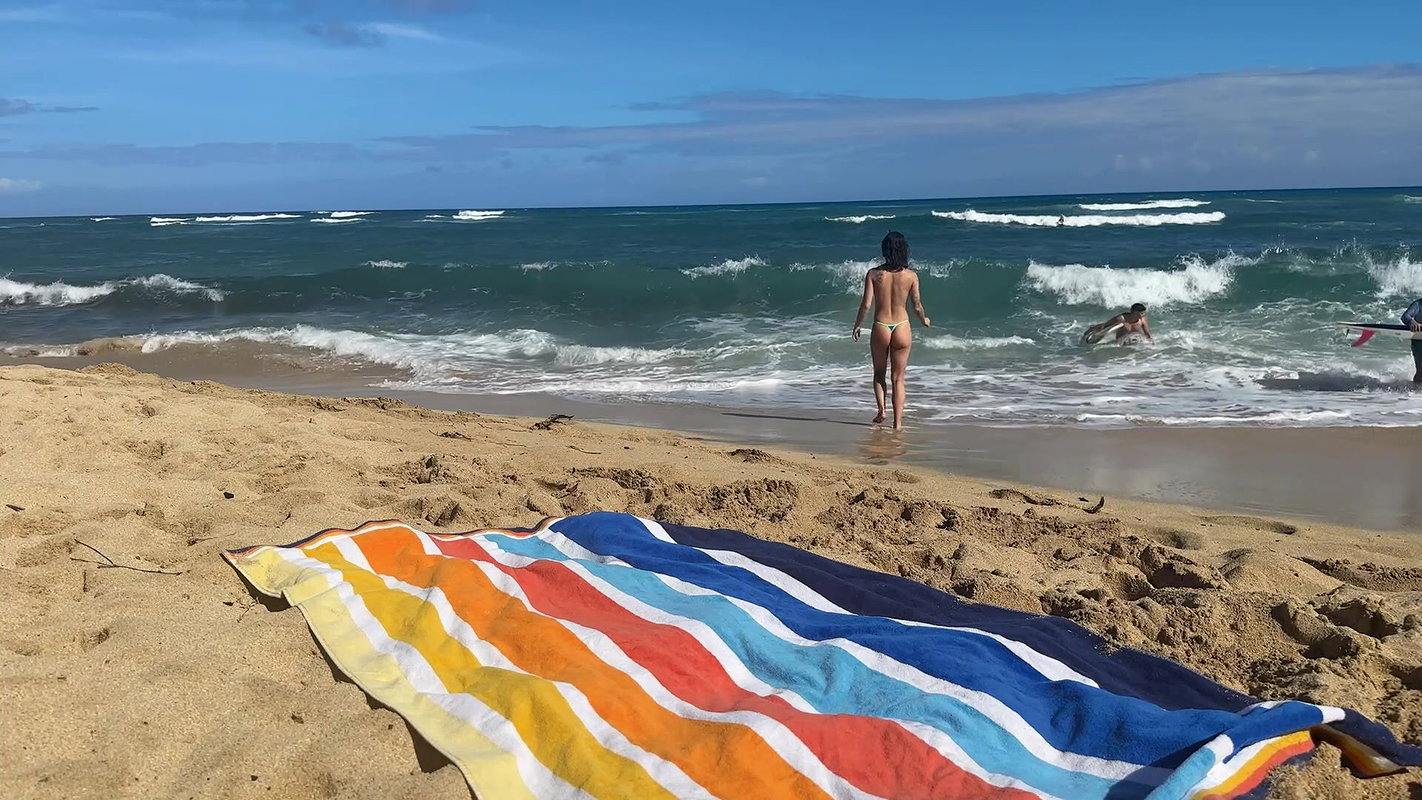 Hot Dahlia gets naughty and squirts all over the beach_ec9b0720
