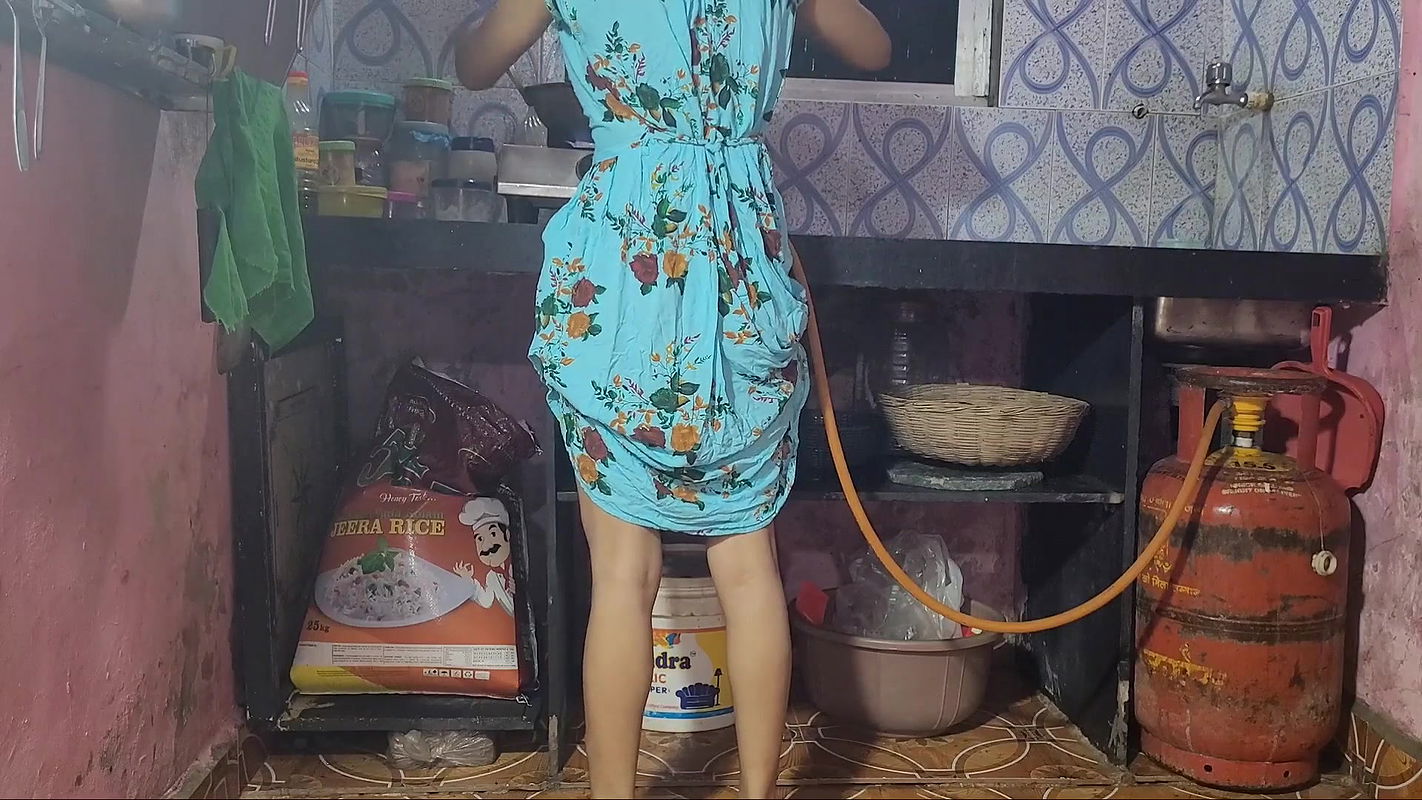 Desi ladaki ne kichen me apane devar ke sath kiya sex.