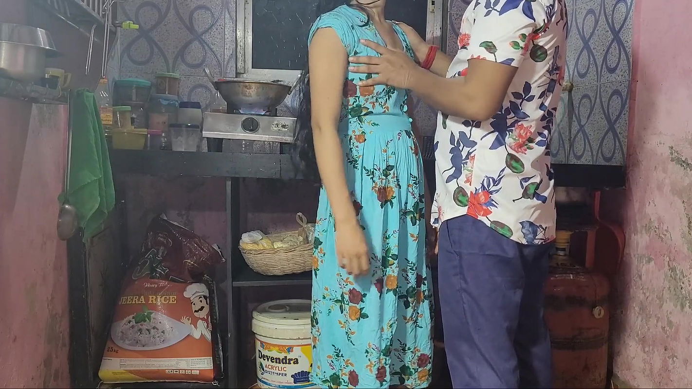 Desi ladaki ne kichen me apane devar ke sath kiya sex.