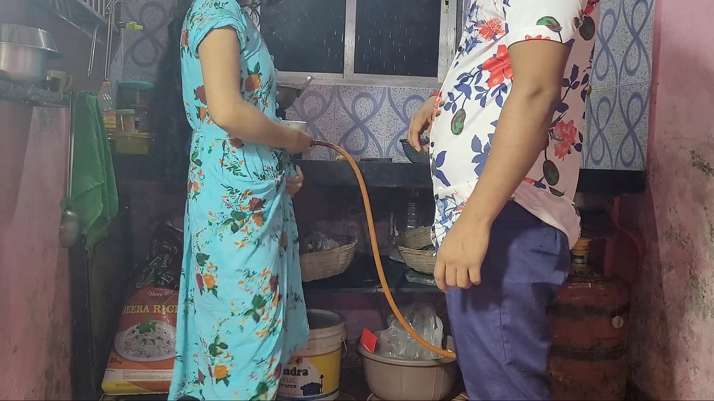 Desi ladaki ne kichen me apane devar ke sath kiya sex.