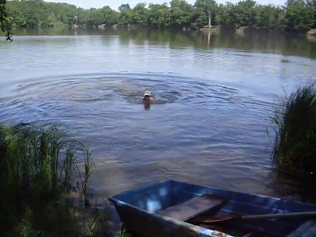 Pissing Hidden at the Beach Girl pissing in Public_656b9b75