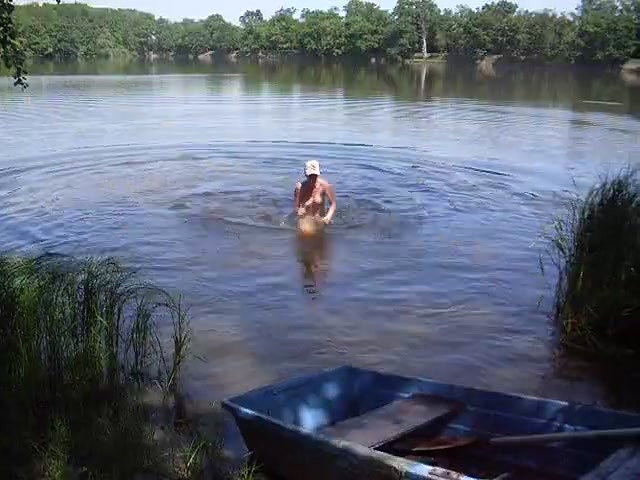 Pissing Hidden at the Beach Girl pissing in Public_656b9b75