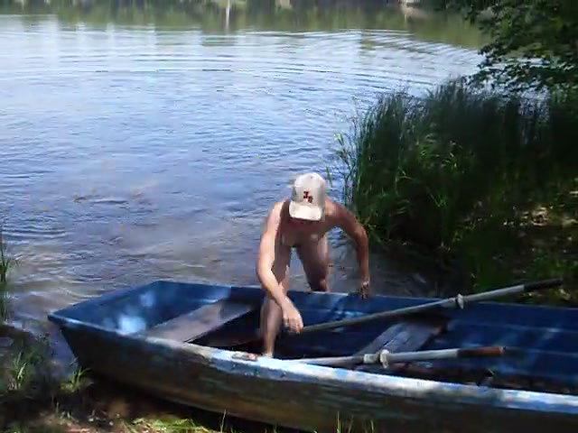 Pissing Hidden at the Beach Girl pissing in Public_656b9b75