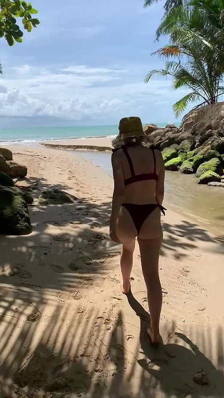 Christopheporn Bongacams model pissing over his body in public at the beach_4454a4f2