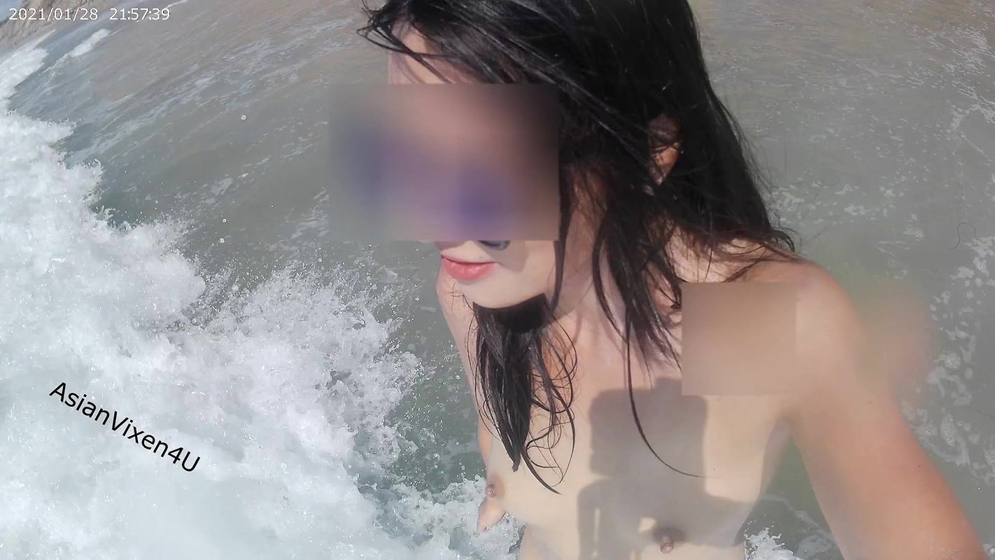 Sexy gay men at the beach But Peter gets some good revenge_9984958c