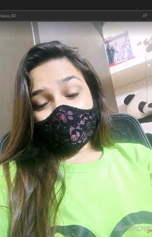 Anastasia_00 (1) show lips and boobs