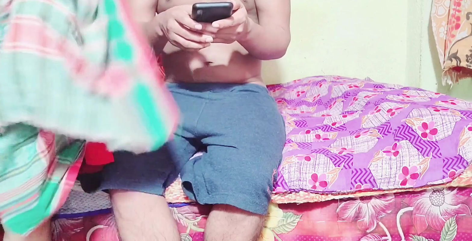 Devar ji nahane jav mai to naha kar ahi hu ap jav nahane to bola nahi muze abhi chodana hai.