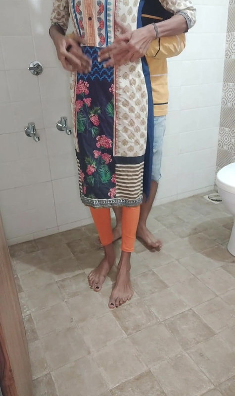 Disha bhabhi fucking with her Devar in bathroom