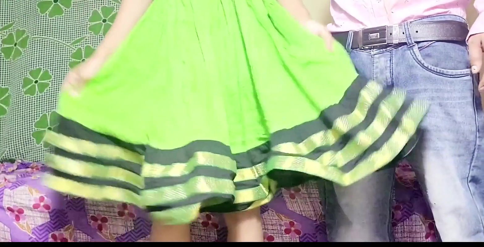 Hara ghagara pahankar bhabhi kya Kamal lagati hai isko chodunga.