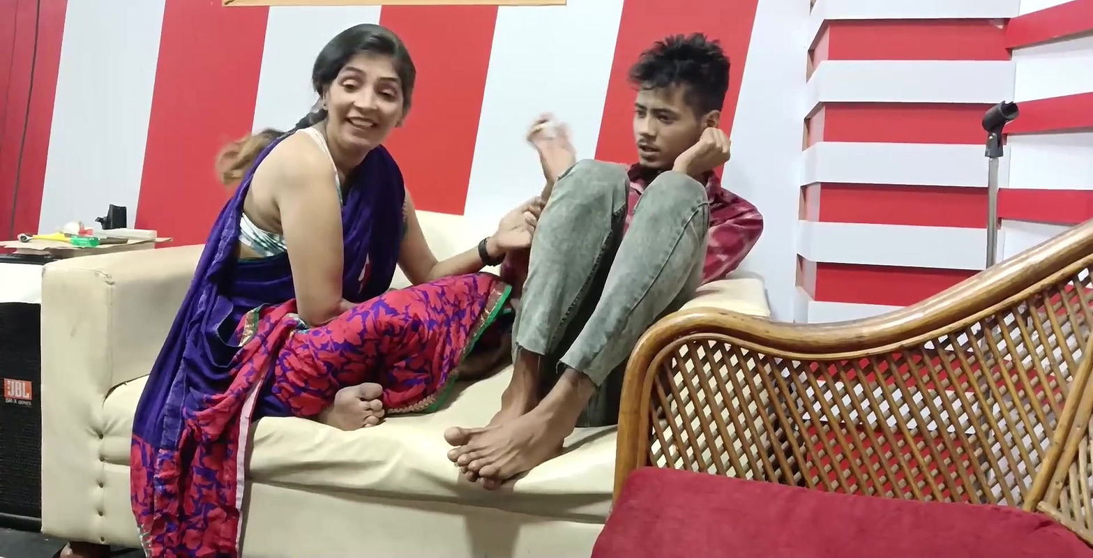 Hornay Indian Lady wants my big Dick in her Ass.