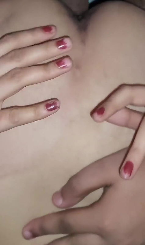 Hot bhabhi ki gaand maari tel lagakr raat m.