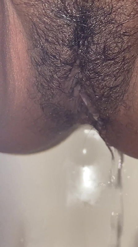 hot desi girlrieng peeing moment showing pussy.
