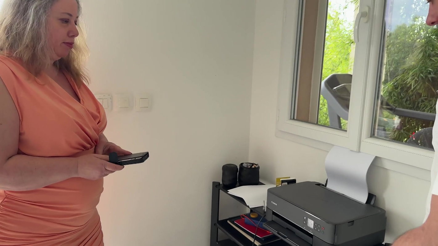 Jeny Wolf – Jeny solves her problem in her own way…