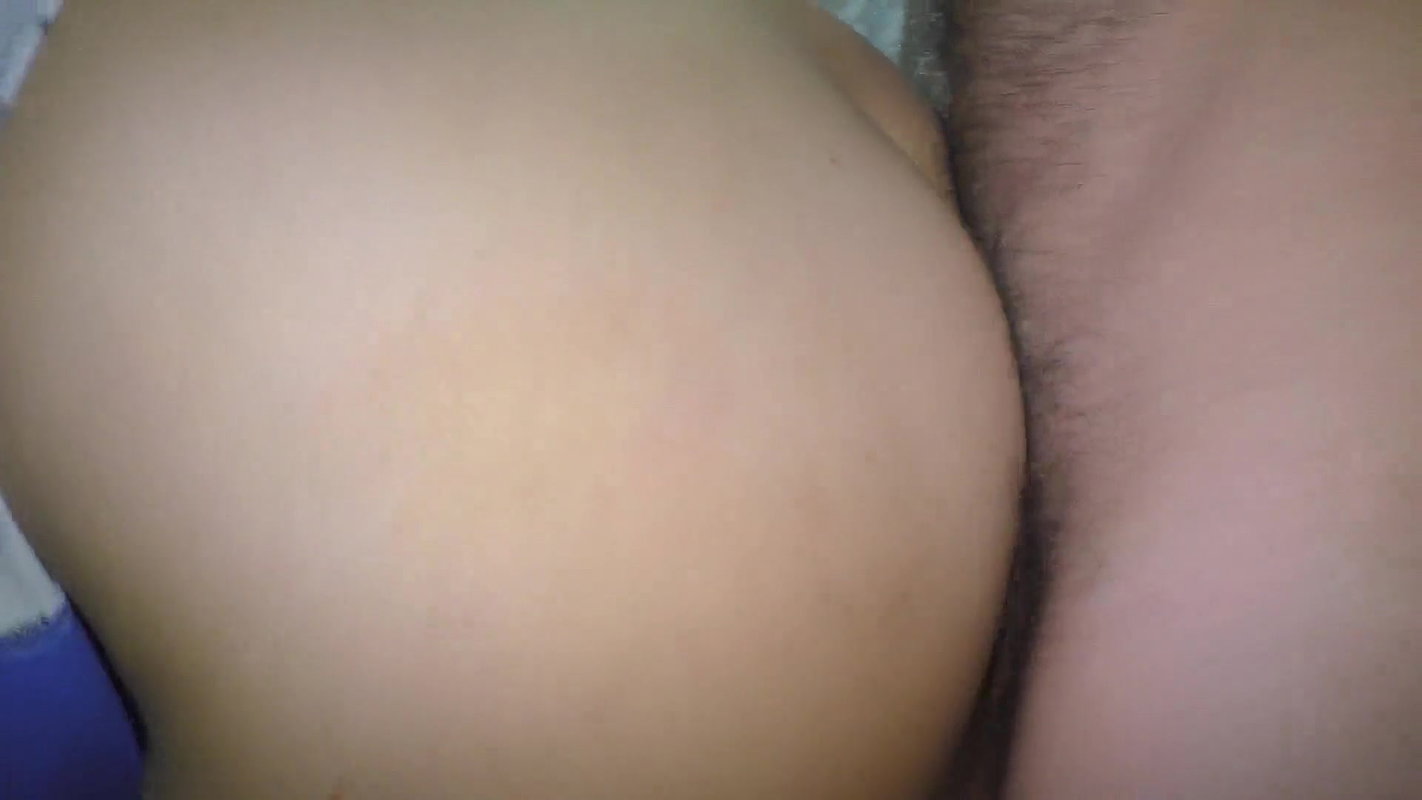 Enteado fode os peitos da madrasta milf enchendo eles de porra_dd3a2ffe