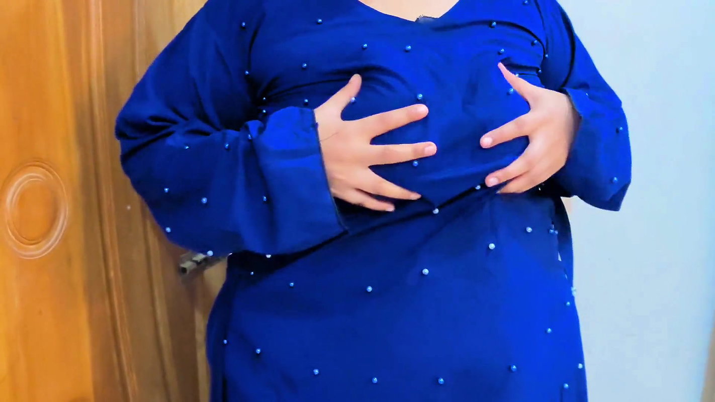 Caught the Muslim Arabian Big Ass & Huge Boobs Hot 18yo BBC Girl When She Was Preparing to Have Sex