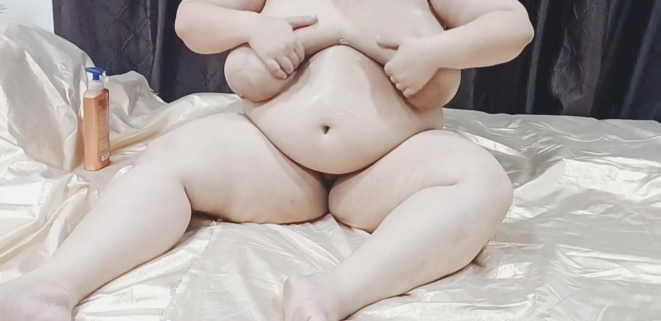 Indian Cam Show Bbw Play With Her Huge Boobs.