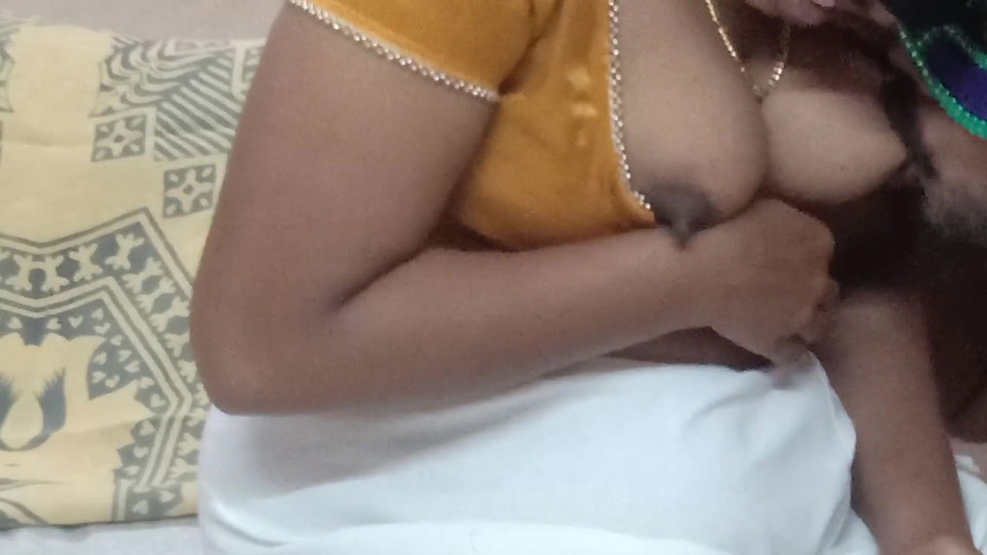 Indian college girl licks friend’s vagina.