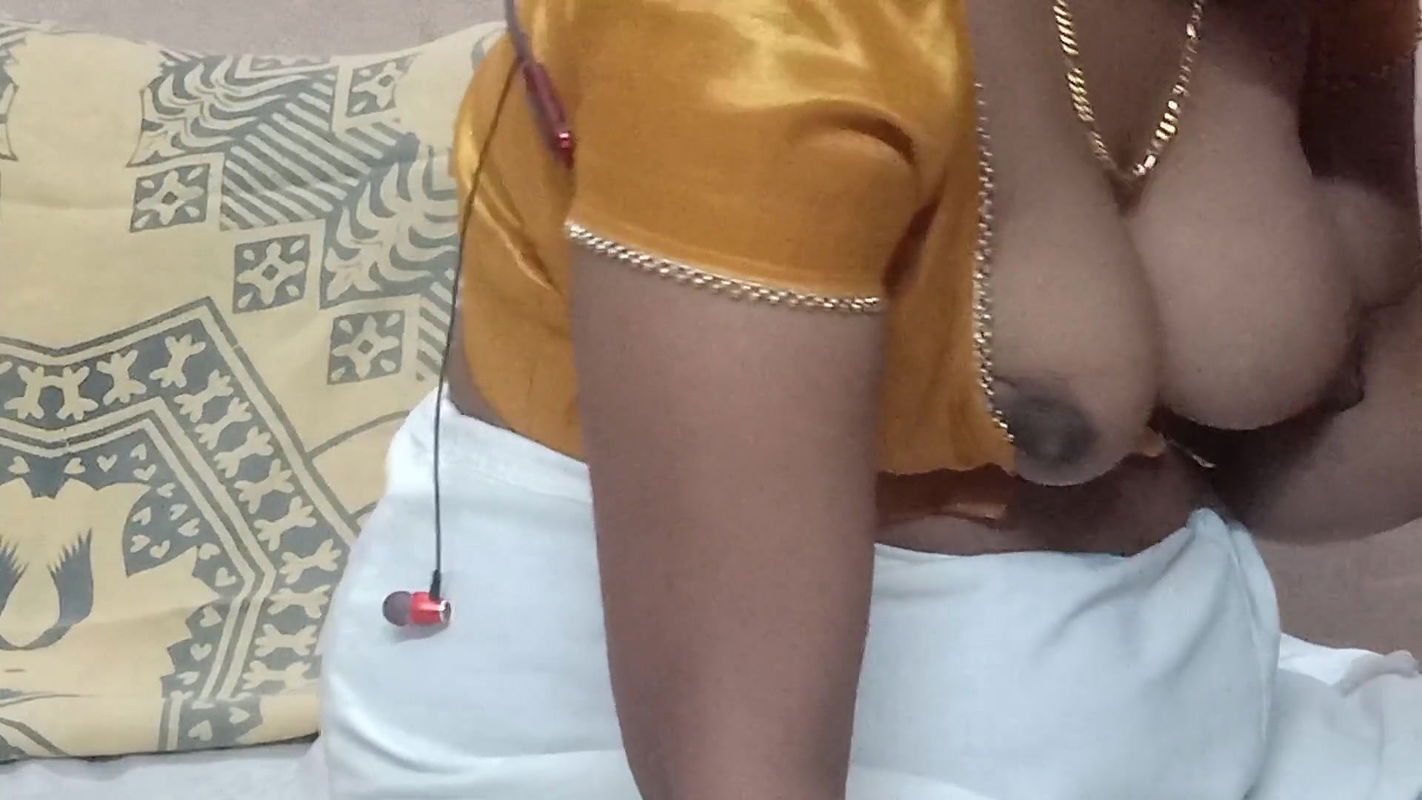 Indian college girl licks friend’s vagina.