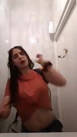 JuliagrosROBERTS 8 show boobs and pussy in public toilet