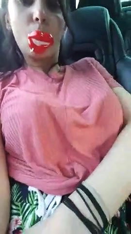 JuliagrosROBERTS 5 show boobs and ass in car