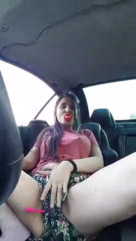 JuliagrosROBERTS 5 show boobs and ass in car