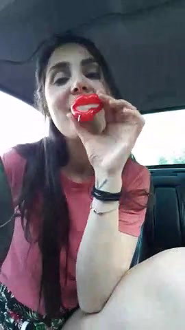 JuliagrosROBERTS 5 show boobs and ass in car