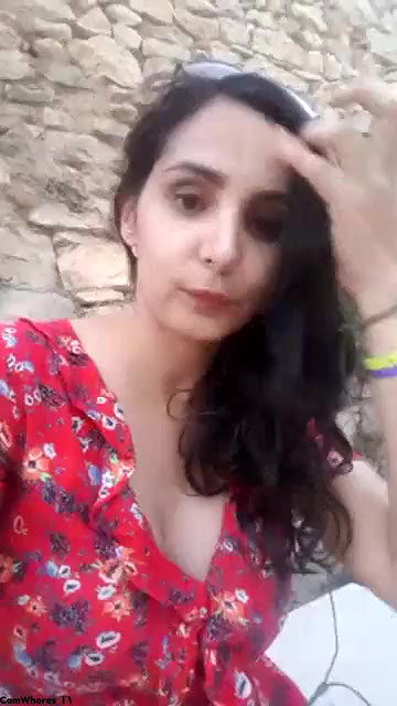 JuliagrosROBERTS 4 flashing boobs and hairy pussy in public