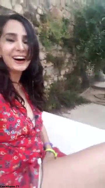 JuliagrosROBERTS 4 flashing boobs and hairy pussy in public