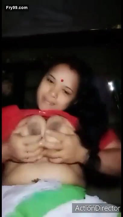Desi village bhabi show her sexy boobs