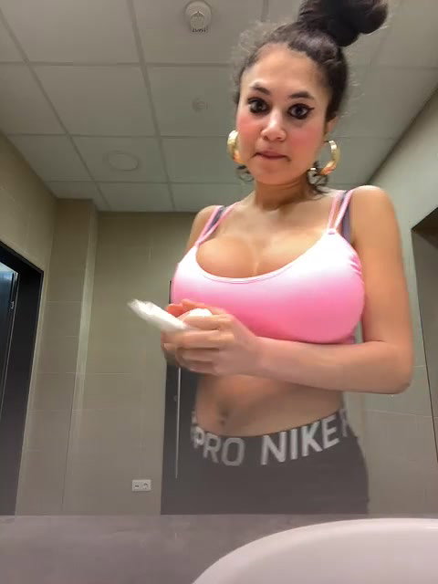 Fuckdolllucy 27 closeup ass hole open in gym