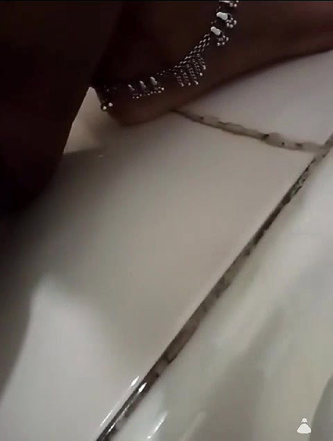 Butter-fle 4 amaizing toilet pee show