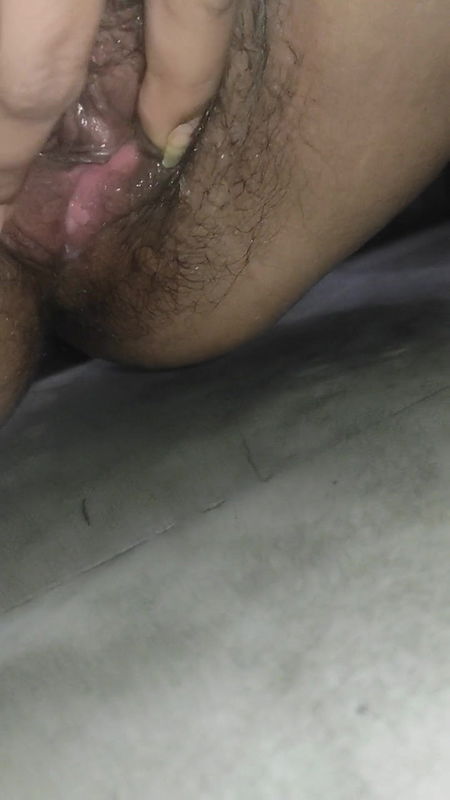 Indian girl pussy fingering in desi stile i wanna fuck her pussy in a porn stile.