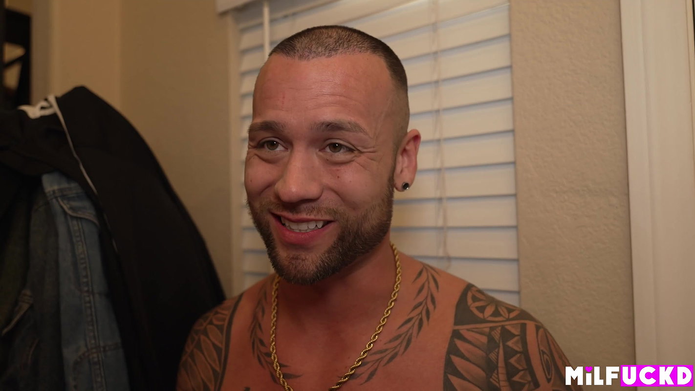 Scarlett Gushes – Stuck up HOA MILF hooks up with neighborhood hottie