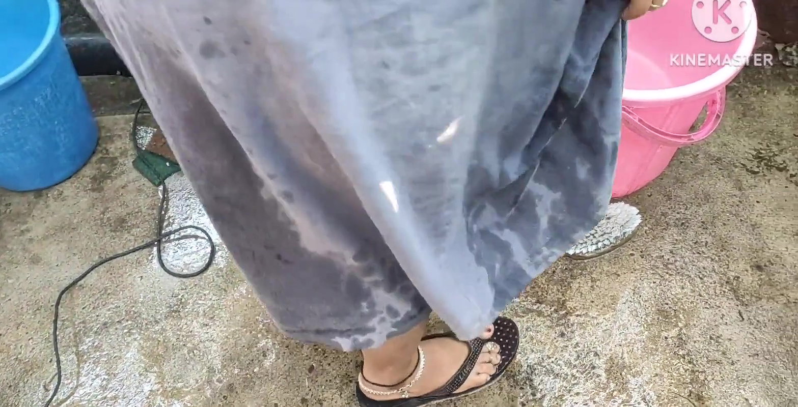 Indian hot boobs and topless bathing.