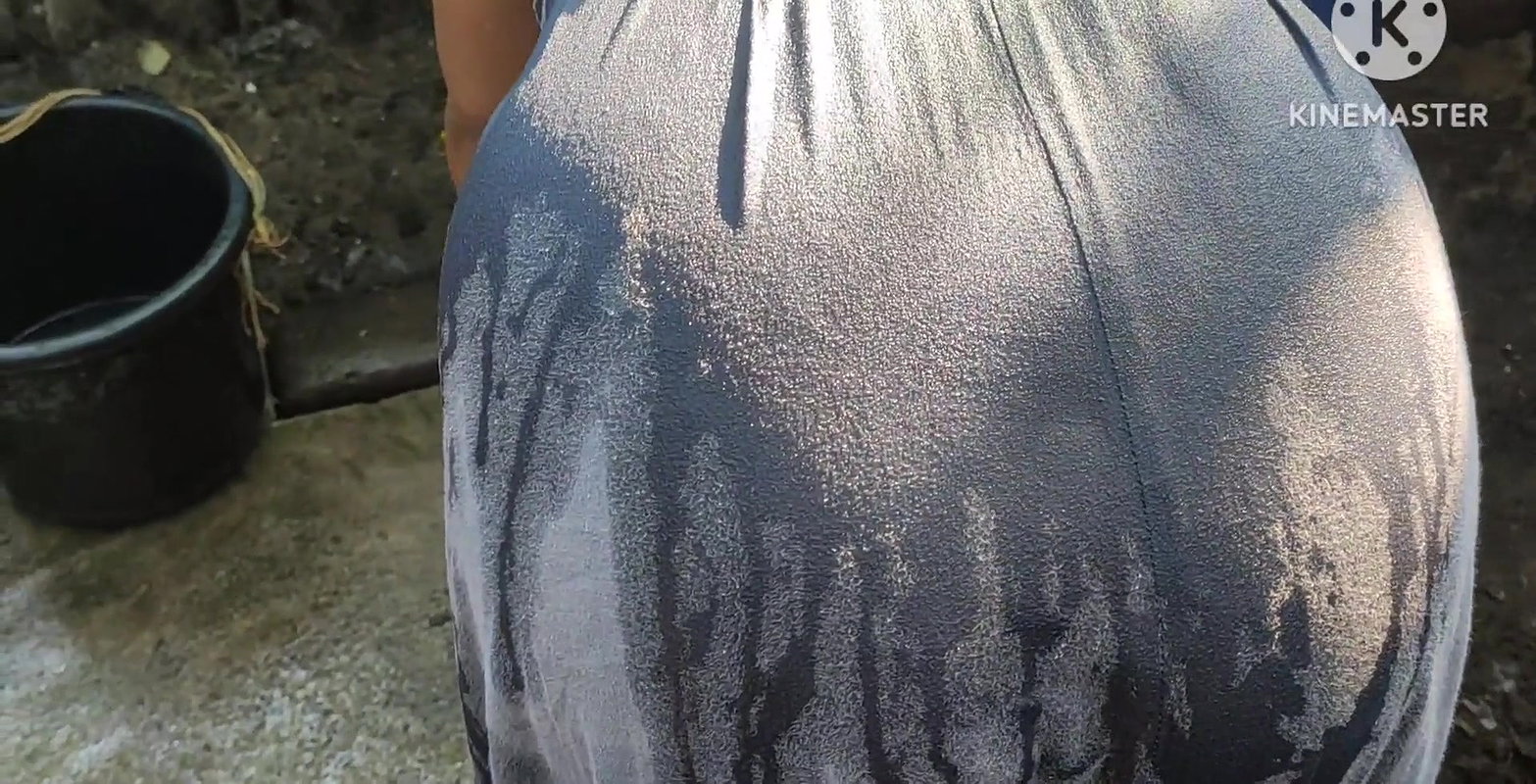 Indian hot boobs and topless bathing.