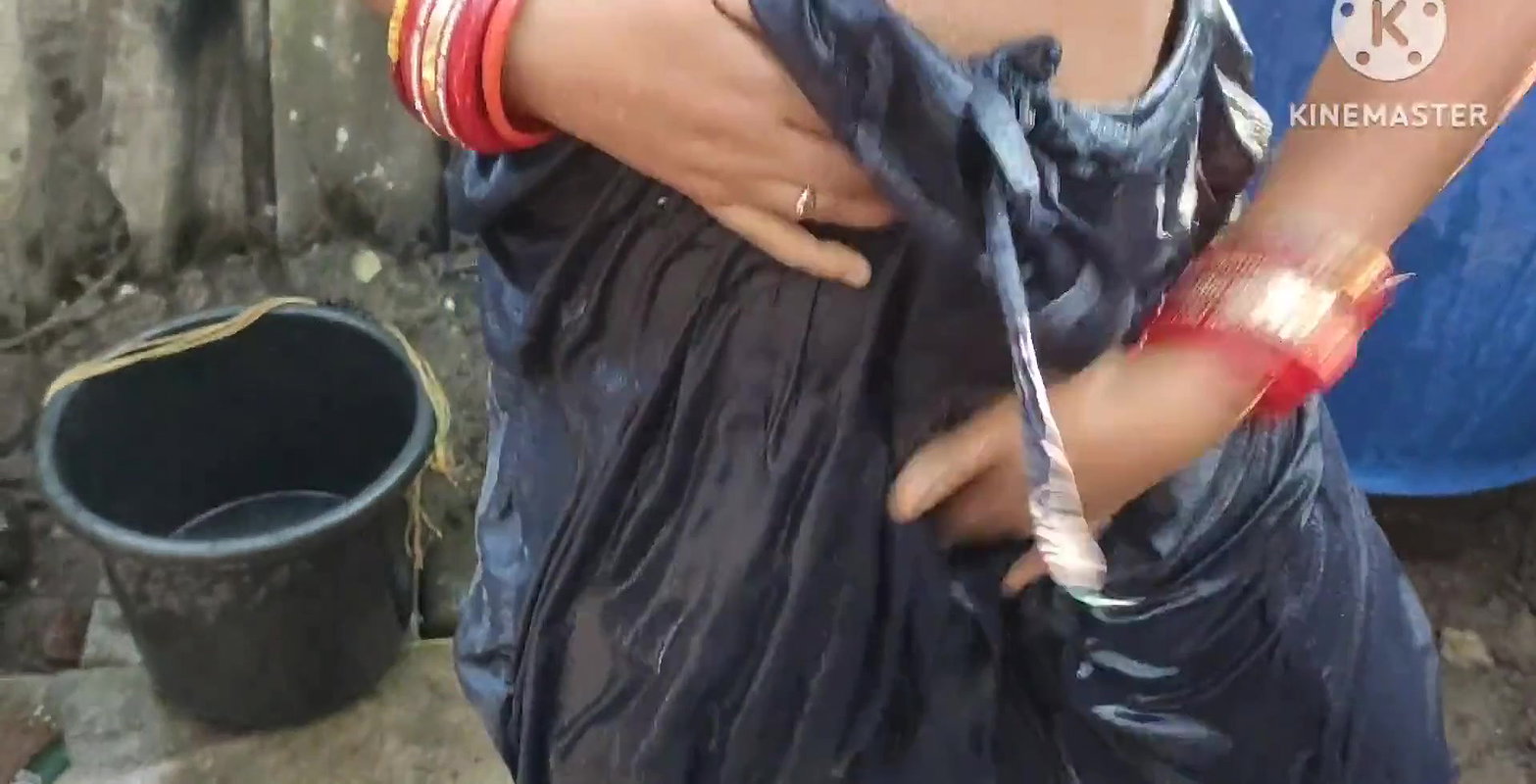 Indian hot boobs and topless bathing.