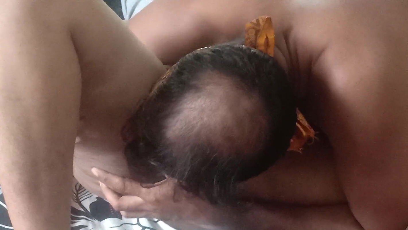 Indian husband sucks wife’s pussy.