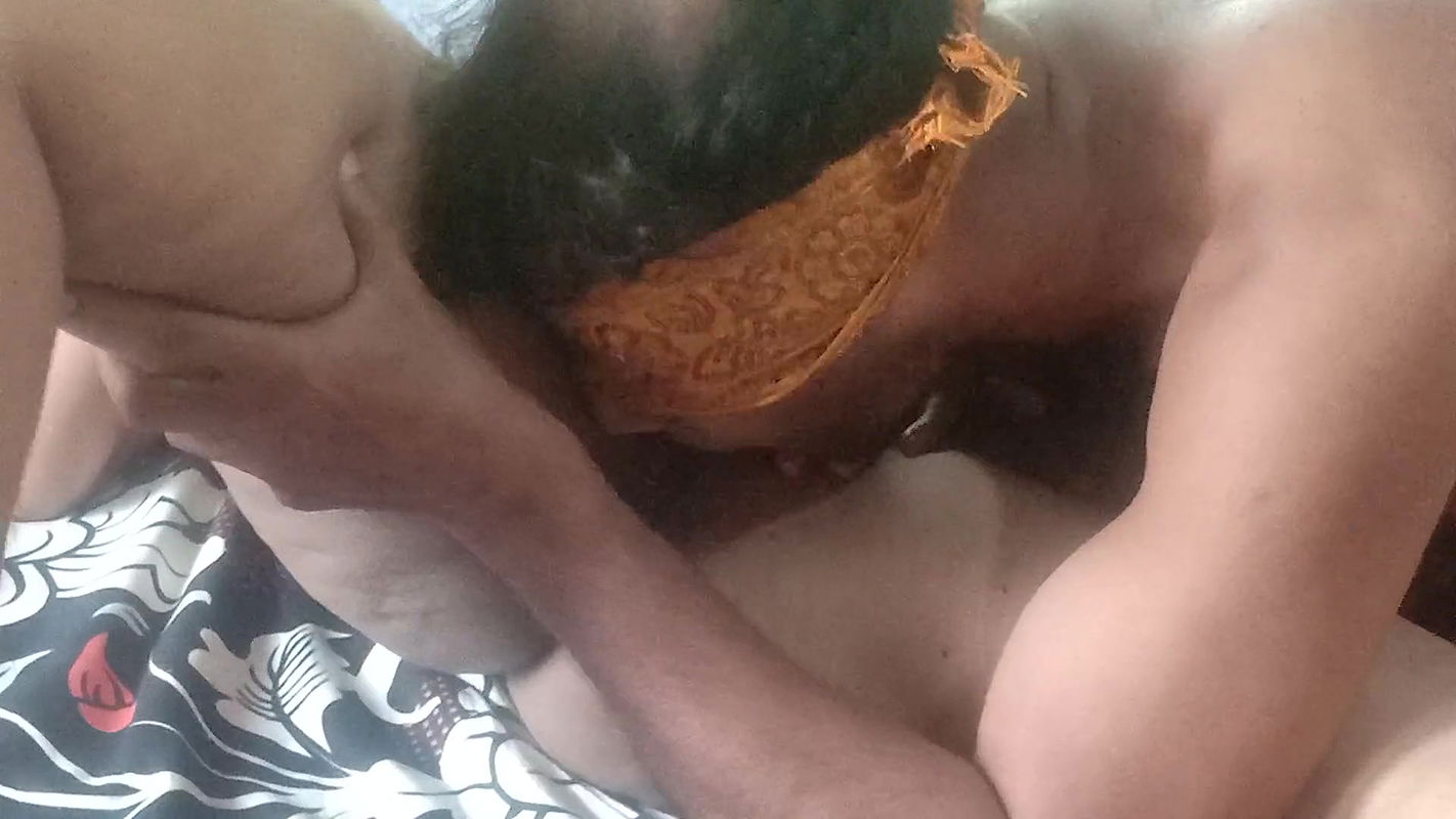 Indian husband sucks wife’s pussy.
