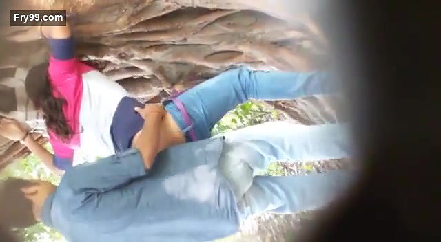 Couple fucking in park outdoor