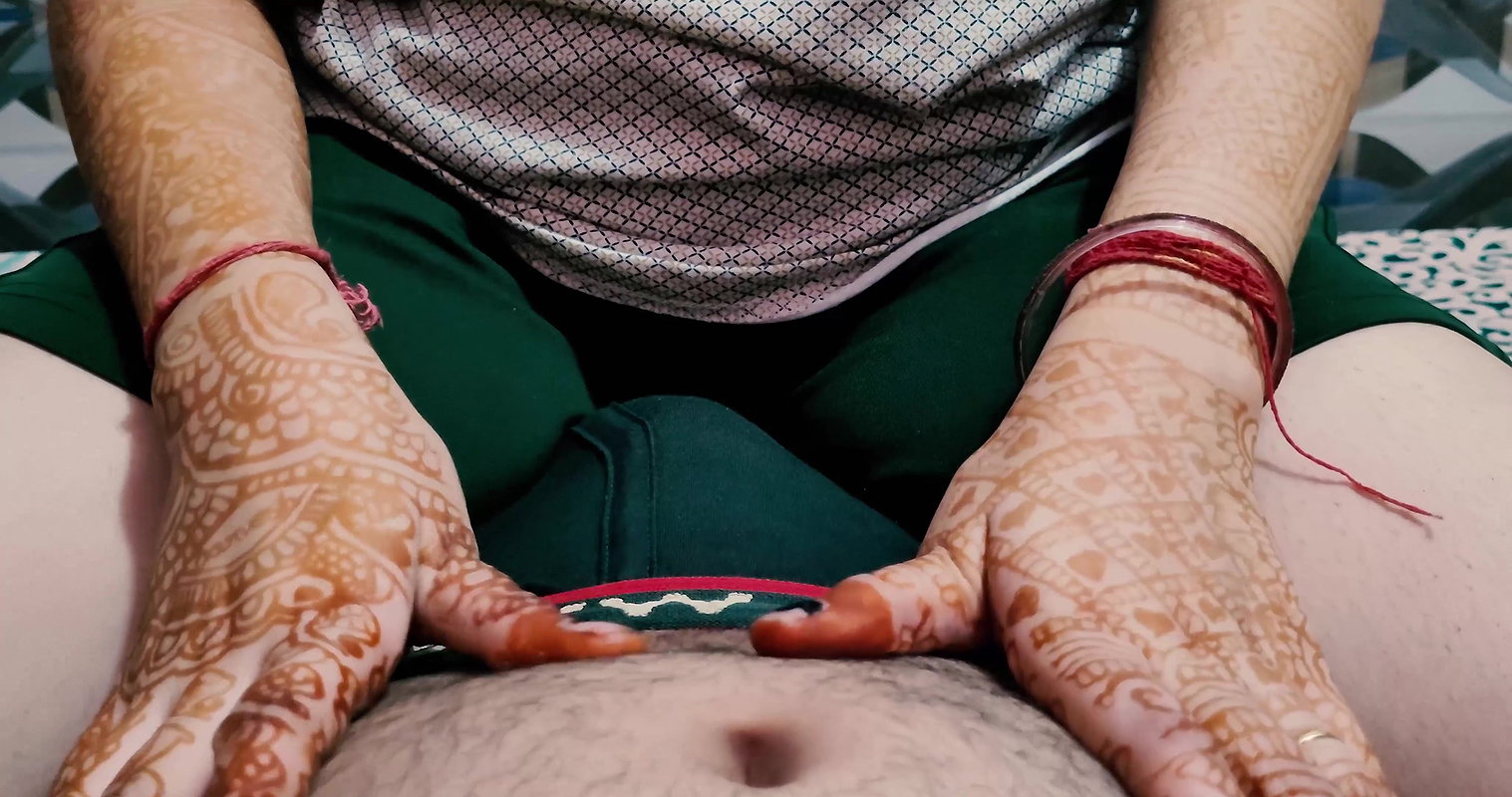 Karvachoth pr bhabhi ko lund chusata clear full hindi audio.