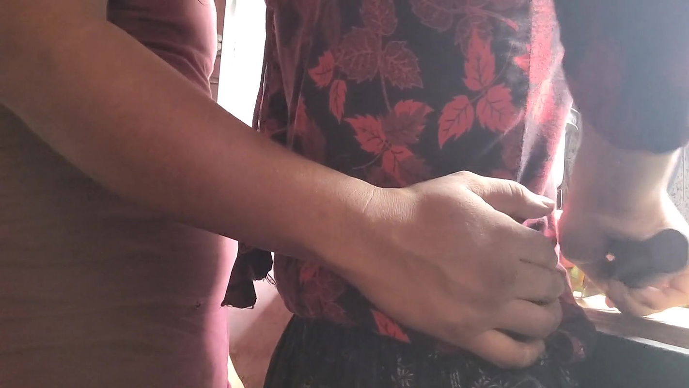 Kitchen me bhabhi ji ko ache se lund ka maja diya devar ne.