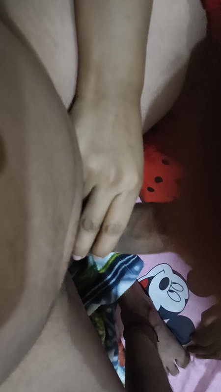 Muslim girls taking Hindu Lund in her pussy.