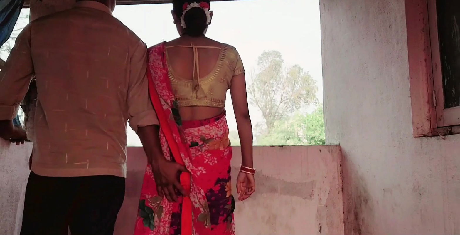 Pati ke jane bad Bhabhi ko devar ne choda.