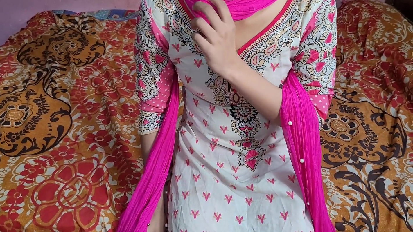 Punjabi ladaki ne salwar pahankar apane yaar se chudwai.