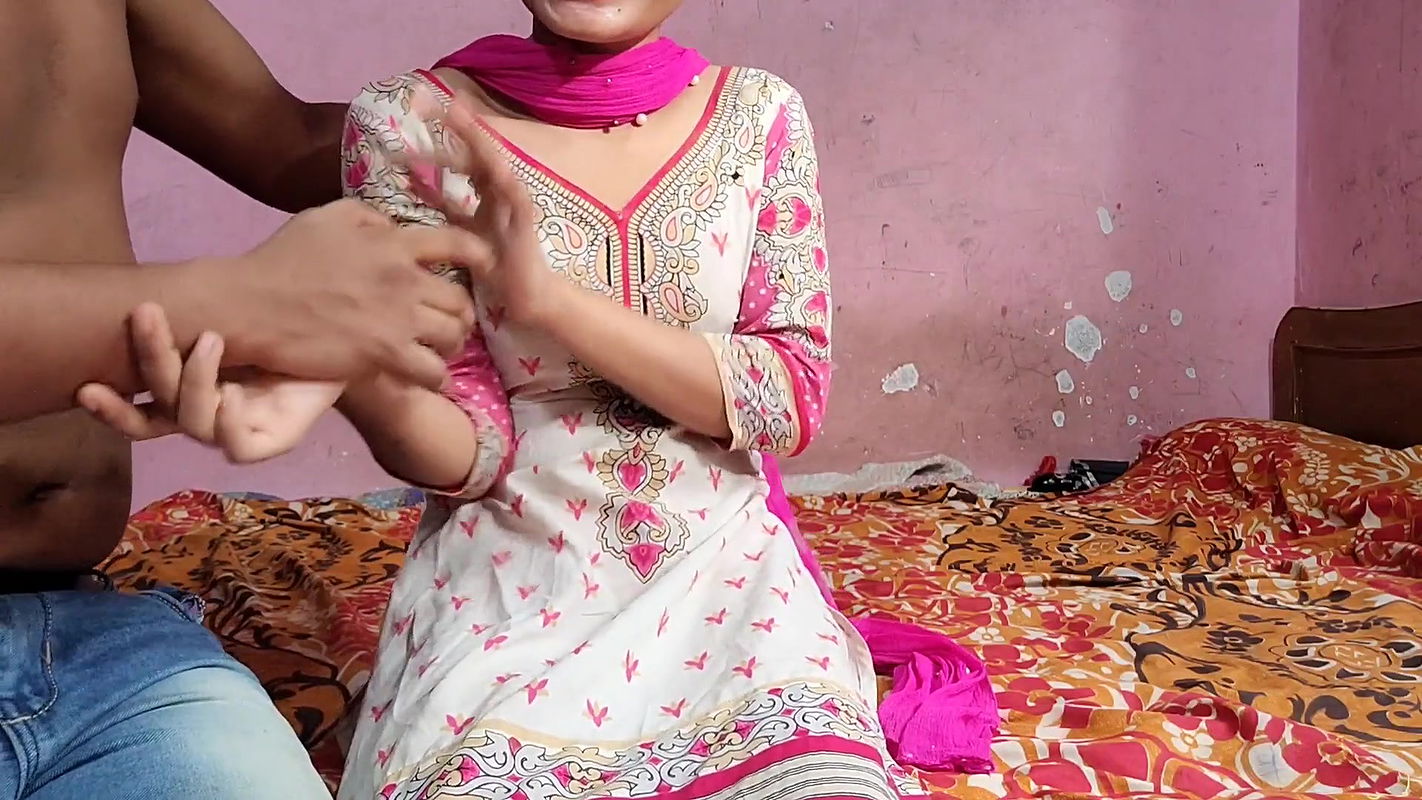 Punjabi ladaki ne salwar pahankar apane yaar se chudwai.