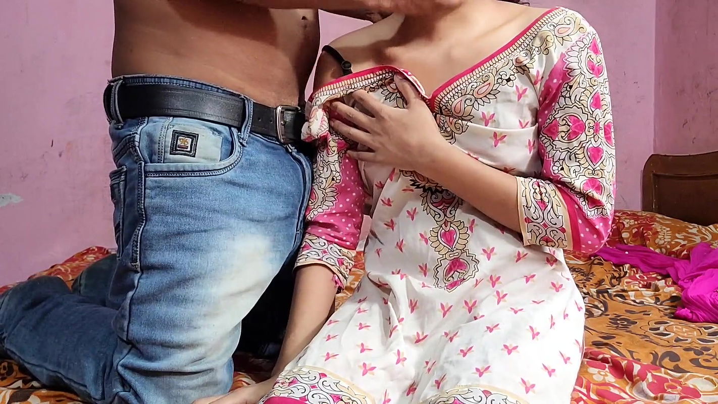 Punjabi ladaki ne salwar pahankar apane yaar se chudwai.